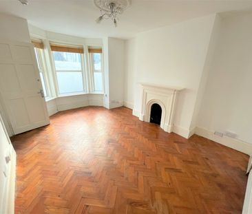 A 2 Bedroom Flat Instruction to Let in Hastings - Photo 3