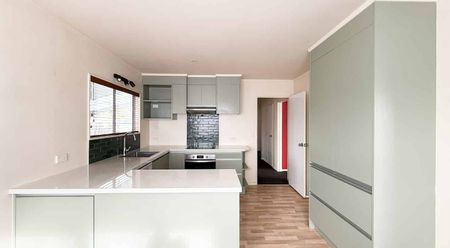 Charming 3-Bedroom Home in Lovely Richmond Heights - Photo 3