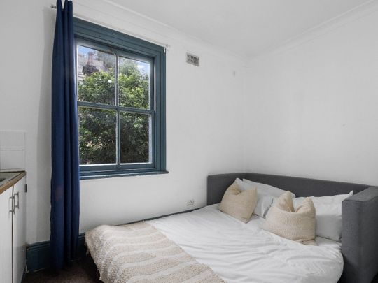 Redfern - Photo 1