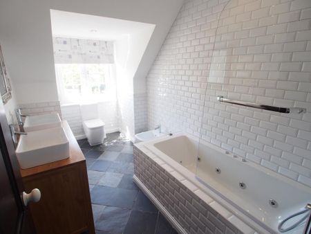 6 bedroom detached house to rent - Photo 4