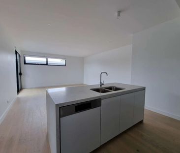 Stunning townhouse, 5/13 Arnold Grove, Doncaster, VIC 3108 - Photo 3