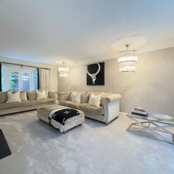 5 bedroom detached house to rent - Photo 1