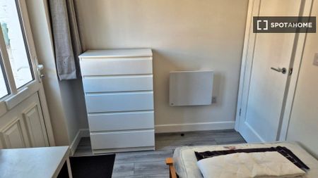 2-bedroom apartment for rent in Ballymun-Whitehall, Dublin. - Photo 4