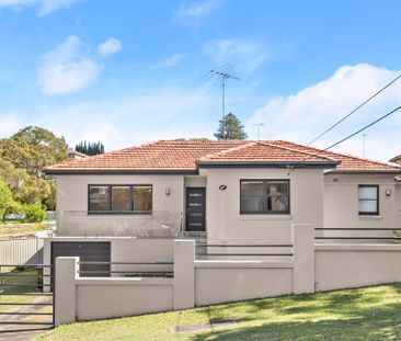 Charming Three Bedroom Home - Photo 2