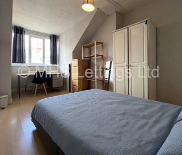 4 Bedroom Mid Terraced House for rent in Burchett Grove - Photo 5