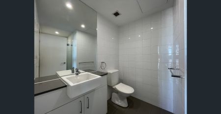 Freshly renovated, Oversized (208sqm), North Facing, Top Floor, Dual level (house like) 3 bedrooms apartments. - Photo 4