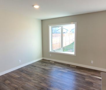 Duplex in Blackfalds with GARAGE and PET FRIENDLY! - Photo 6