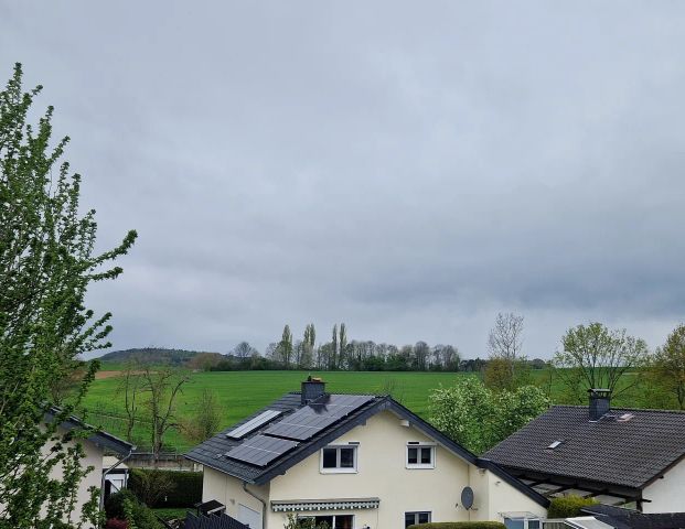 Sanierte 3-Zimmer-Wohnung in Ortsrandlage *Balkon *Carport - Foto 1