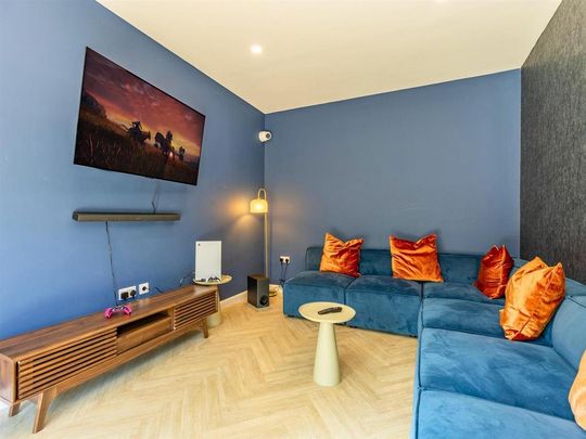 1 bedroom in a flat share to rent - Photo 1