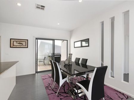 As-new residence exudes style, class and quality - Photo 2