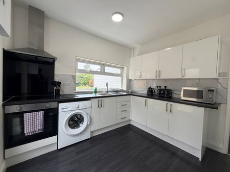 Green Lane, Sunbury-on-Thames, Surrey,TW16 - Photo 3
