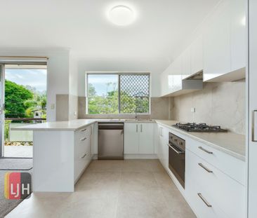 FRESHLY UPDATED & AIR CONDITIONED TWO BEDROOM UNIT ! - Photo 6