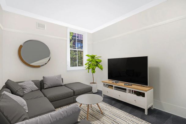 Convenient Located Apartment With Own Separate Entrance - Photo 1