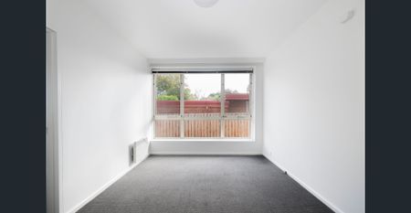 Bright and Affordable Living in the Heart of Elsternwick - Photo 4