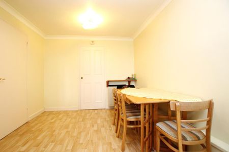 2 bedroom ground floor flat to rent - Photo 3