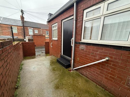 2 bedroom terraced house to rent - Photo 1