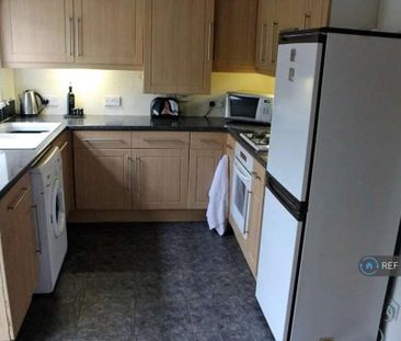 3 bedroom semi-detached house to rent - Photo 4