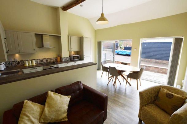 1 bedroom barn conversion to rent - Photo 1