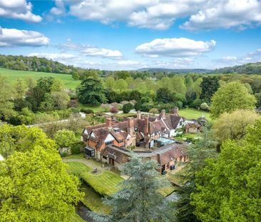 Magnificently historic and beautifully presented five bedroom wing ... - Photo 1