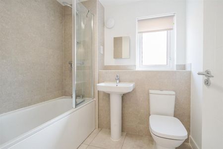 3 bedroom semi-detached house to rent - Photo 5