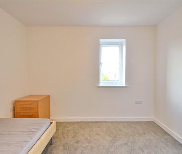 4 bedroom end of terrace house to rent - Photo 2