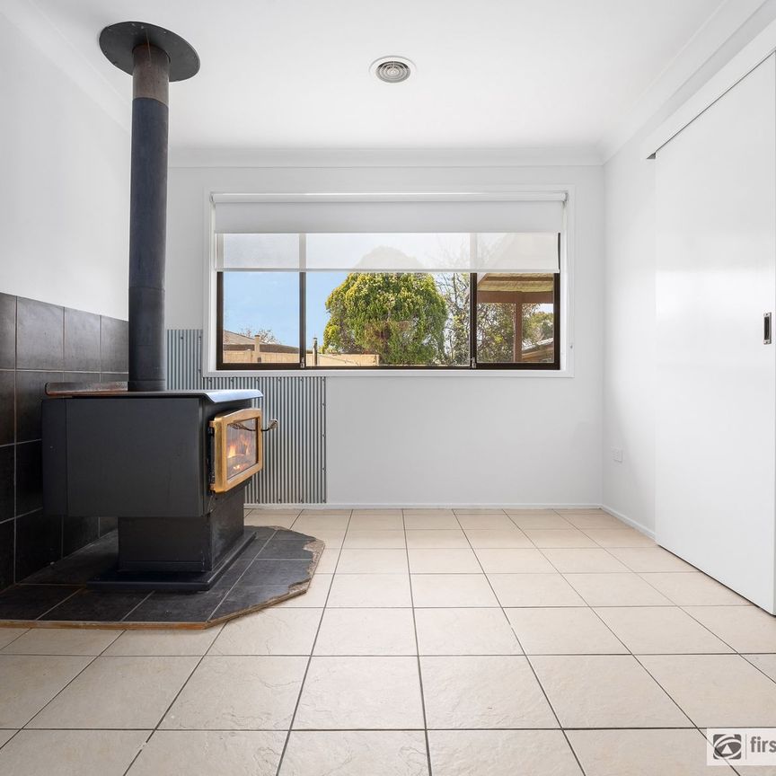 Spacious Family Home With Pool - Photo 1