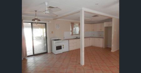 COOL POOL AND 4 BEDROOMS IN BULGARRA! - Photo 3