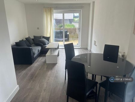 2 bedroom flat to rent - Photo 2