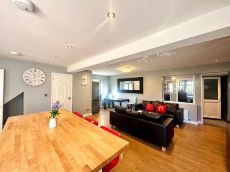 7 Bedroom Student Home - 99 Downs Road - Photo 2