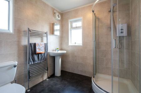 Estcourt Terrace, Headingley, LS6 3EY - Photo 3