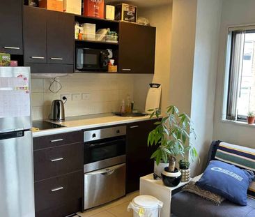 Fully-Furnished Queen St Apartment - Photo 2