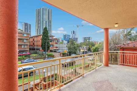 Spacious 2 Bedroom Apartment - Photo 2