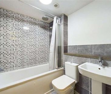 Narromine Drive, Calcot, Reading, Berkshire, RG31 - Photo 4