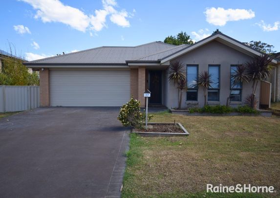 Spacious Family Home in Worrigee - Photo 1