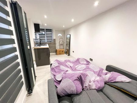 Studio to rent - Photo 3