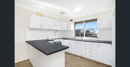 Spacious 4-Bedroom Family Home in Prime Location! - Photo 3