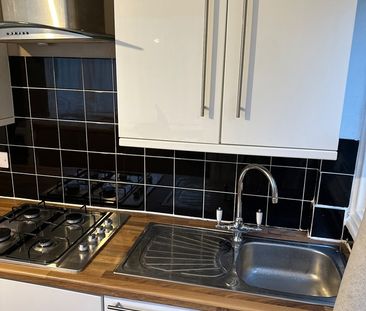 2 Bed Flat, Brendon Avenue, LU2 - Photo 1