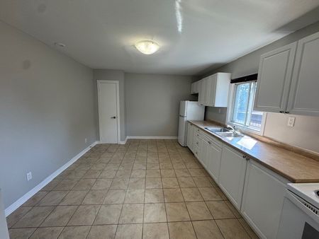 236 Tiffin Street - Photo 5