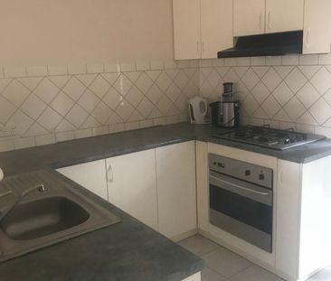 Low maintenance furnished unit - Photo 4