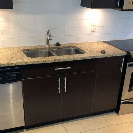 807 - 555 Delestre Ave Coquitlam BC V3K 0A9 - Photo 3