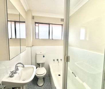 Charming and Spacious 2-bedroom apartment - Photo 1