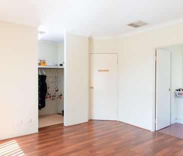 Huge 5 Bedroom Home in Cul De Sac Location @$980 Per Week - Photo 3