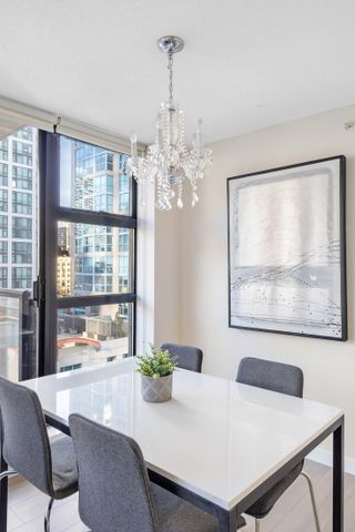 Richards Street - Photo 5