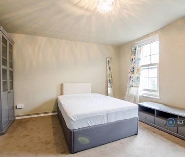 3 bedroom flat to rent - Photo 5