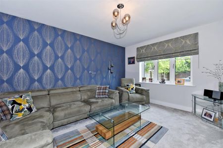 4 bedroom detached house to rent - Photo 3