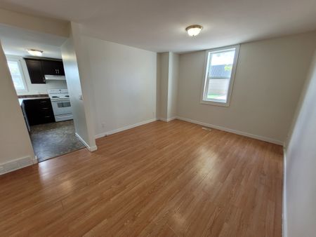 312 Avenue C North – Townhouse Style - Photo 2