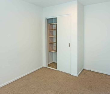 Spacious 3-Bedroom Townhouse for Rent – Available Now - Photo 2