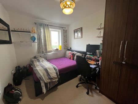 Varcoe Gardens, Hayes, UB3 2FJ - Photo 2