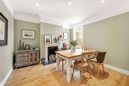 Stunning period home situated in the prestigious Strand on the Green. - Photo 3