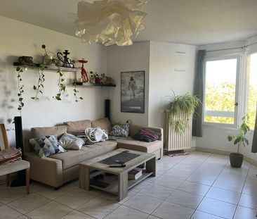 Location Appartement 3 pièces 71m² LYON 4ème - Photo 3